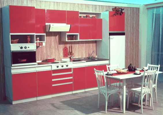 Рис. 5.  Фрагмент интерьера кухни, решённого в бело-красных тонах.